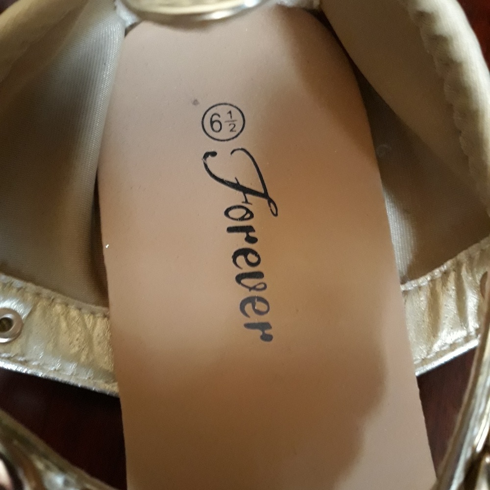 Forever Sandals - Picture 3 of 4